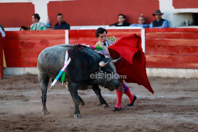 ¡Olé! Festejan Año Nuevo con corrida de toros en Durango