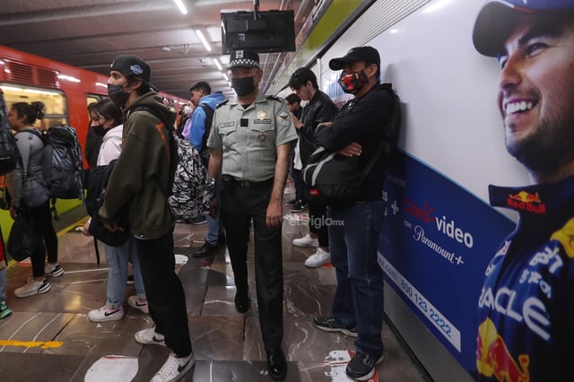 El despliegue de más de 6.000 elementos de la Guardia Nacional (GN), a cargo del Ejército, en el metro de Ciudad de México levantó polémica este jueves porque organizaciones civiles y políticos de oposición acusaron al Gobierno de militarizar el sistema de transporte.