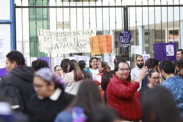 #Galería | Esta mañana amaneció tomada la Escuela Normal del Estado de #Durango; mujeres denuncian protección a agresores al interior de la institución.