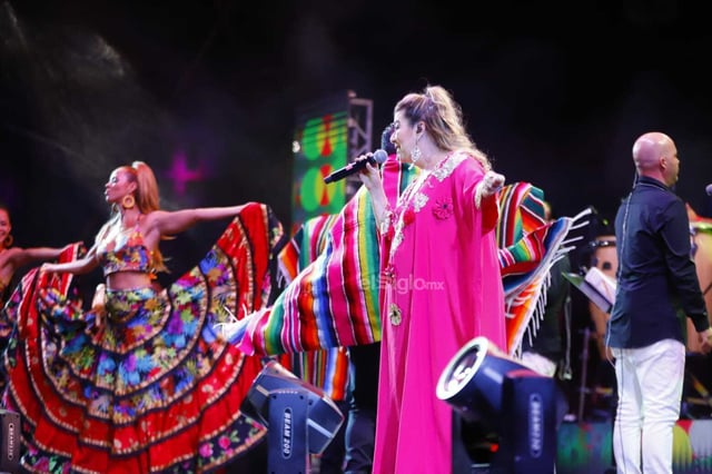 El Festival de la Ciudad “Ricardo Castro” llegó a su fin, tras dos semanas de actividades artísticas y culturales, con el magno concierto de clausura a cargo de Margarita, “La diosa de la cumbia”, quien se presentó este domingo en la Plaza IV Centenario.