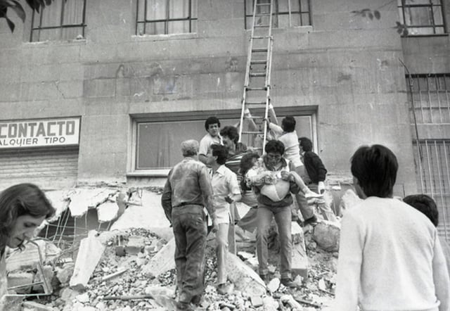 El terremoto de 1985, con una magnitud de 8.1 en la escala de Richter, dejó una profunda marca en la historia del país. Golpeando la Ciudad de México en esta misma fecha hace 38 años, el desastre se cobró miles de vidas y causó un grave daño estructural en la capital.