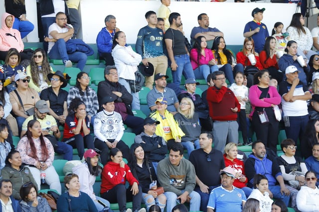 Exestrellas del Club América salieron la tarde del sábado 27 de enero al estadio Francisco Zarco y sorprender a la afición duranguense con el tradicional Juego de Leyendas.