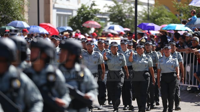 Duranguenses disfrutan del desfile cívico-militar