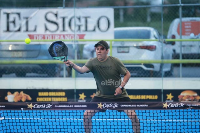 El Torneo de Pádel de El Siglo by Playdoit, confirma por qué es uno de los eventos deportivos más esperados en la ciudad de Durango; la intensidad y el nivel mostrado hasta el momento, augura una jornada de finales cargada de talento y estrategia, con el respaldo de una afición que ha respondido con entusiasmo.