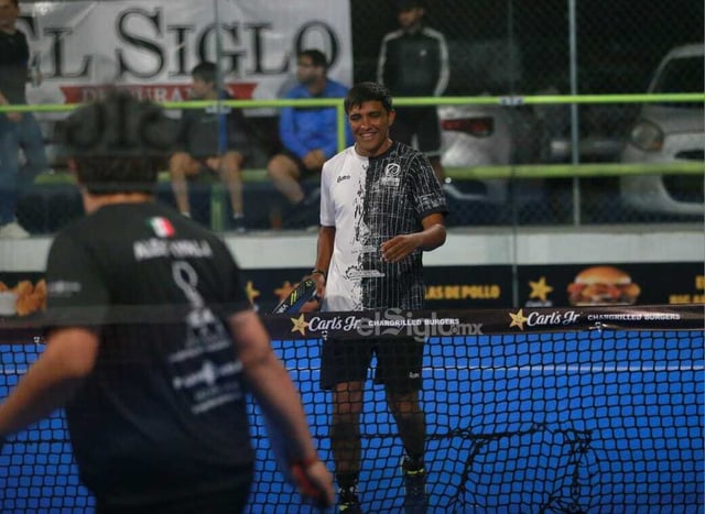 El Torneo de Pádel de El Siglo by Playdoit, confirma por qué es uno de los eventos deportivos más esperados en la ciudad de Durango; la intensidad y el nivel mostrado hasta el momento, augura una jornada de finales cargada de talento y estrategia, con el respaldo de una afición que ha respondido con entusiasmo.