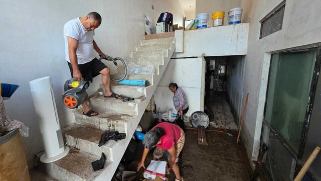 Realizan labores de limpieza en el fraccionamiento San Ángel, luego de las inundaciones por las fuertes lluvias registradas la tarde-noche de este sábado 6 de septiembre.