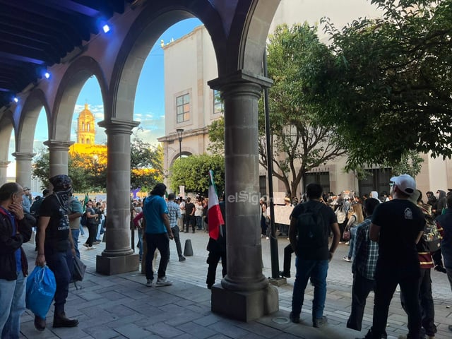 Generación Z de Durango se reunió para dar paso a la marcha que exige mayor seguridad en el país y otras necesidades, además de mostrar su indignación contra partidos políticos.