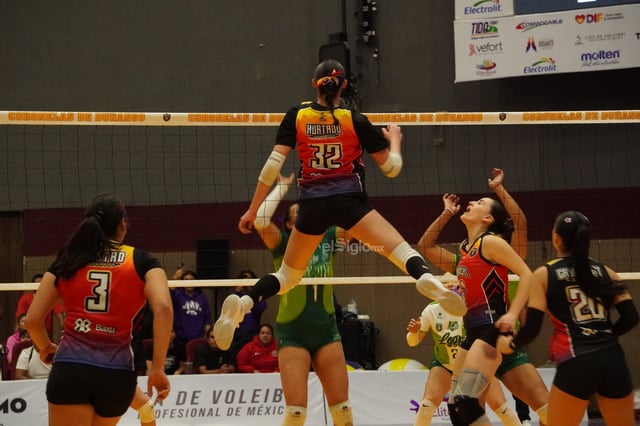 Las coterráneas sostuvieron el ritmo en los momentos decisivos y resolvieron el duelo con control en el set definitivo.