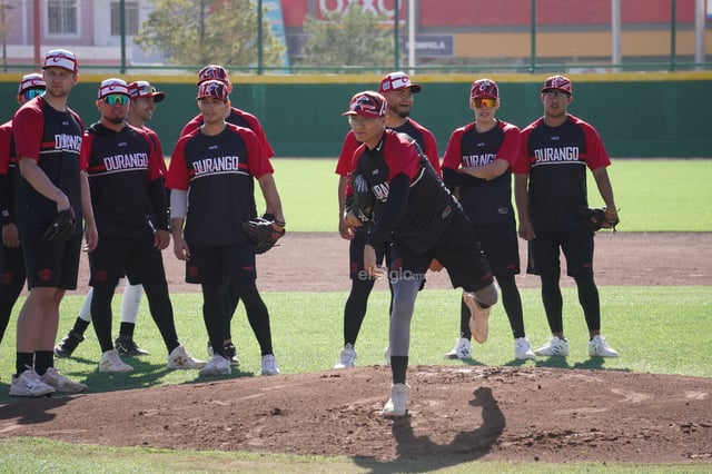 Caliente de Durango arranca pretemporada con sesión de pitchers y catchers