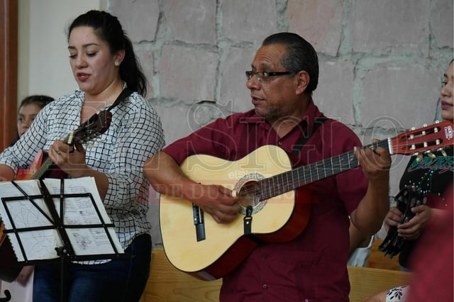 La Colonia Juan Lira Bracho marcó este 5 de abril el 40 aniversario luctuoso de Juan Lira Bracho con una misa en el Templo de Santa Cecilia, en una jornada que también coincidió con las cuatro décadas de la fundación del asentamiento creado en 1986 y que, desde entonces, ha sostenido en su nombre y en su historia un punto de identidad y cohesión para la zona oriente de Durango.