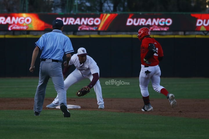 Caliente de Durango se enfrentó con la escuadra de los Algodoneros de Unión Laguna en el último juego de la pretemporada