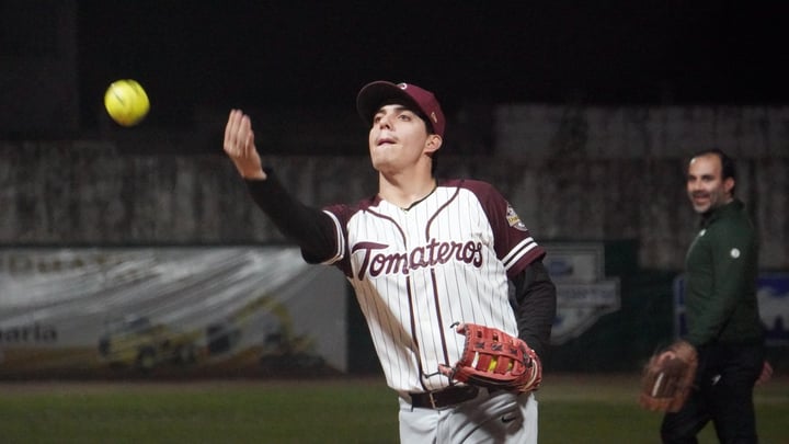 Amistoso Slow Pitch en el Carita Medina