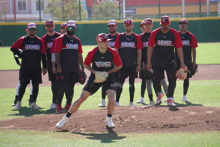 Caliente de Durango arranca pretemporada con sesión de pitchers y catchers