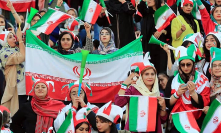 Irán prohíbe de nuevo la entrada de mujeres al estadio de fútbol en Tabriz