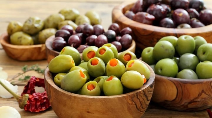 Propiedades. Las aceitunas son ricas en antioxidantes, como la vitamina E, los polifenoles y los flavonoides,