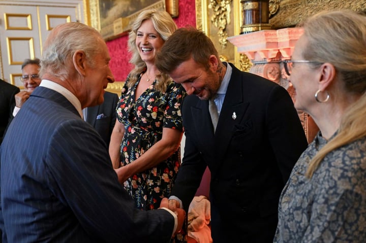 David Beckham y Gary Oldman son nombrados 'caballeros' por el rey Carlos III