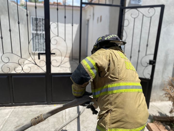 Arde habitación de una vivienda en el fraccionamiento Guadalupe Victoria Infonavit