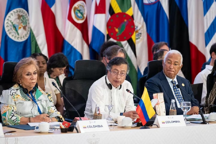 CELAC: Petro pide que UE y Latinoamérica sean 'un faro democrático ante la barbarie'