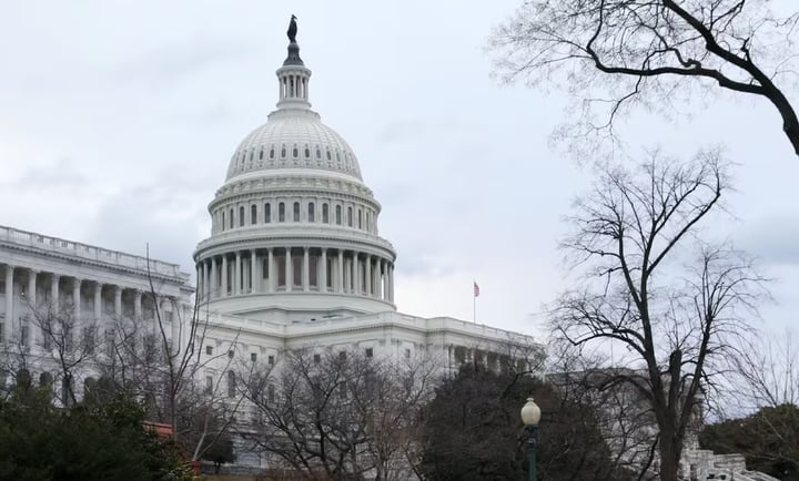 Senado de EU aprueba proyecto de ley para poner fin al cierre del gobierno