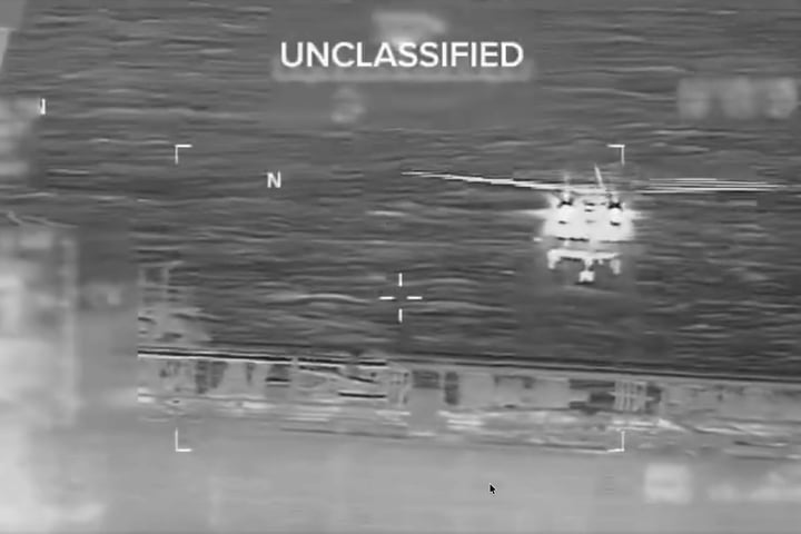 Guardia Costera de EU incauta otro buque frente a costa de Venezuela; ejército apoya con helicópteros