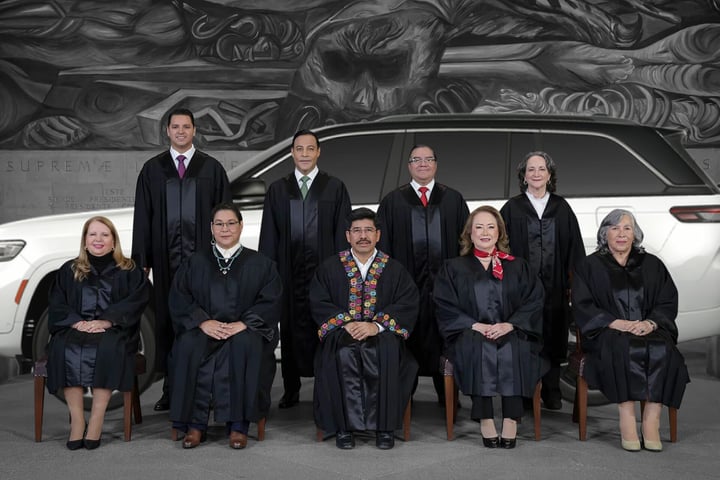 Tras escándalo, ministras y ministros de la SCJN dan marcha atrás y devolverán camionetas blindadas