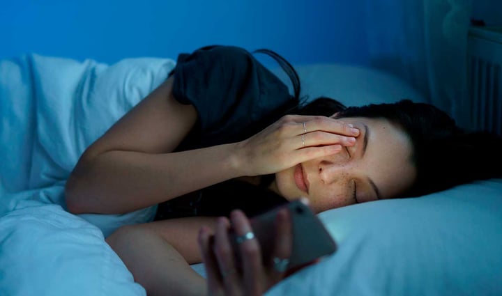 Lo que dice la ciencia de dormir poco