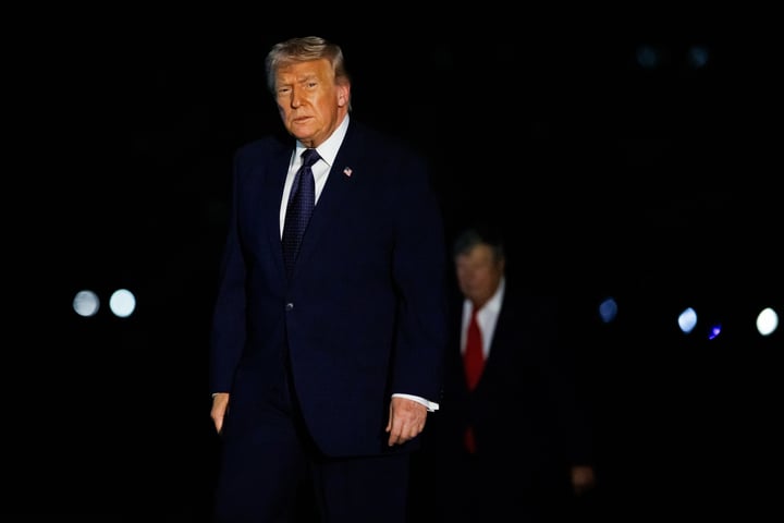 Trump afirma que EE. UU. destruyó 10 barcos minadores iraníes en el estrecho de Ormuz