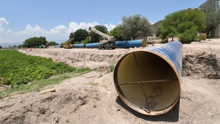 Reclaman adeudos por Agua Saludable