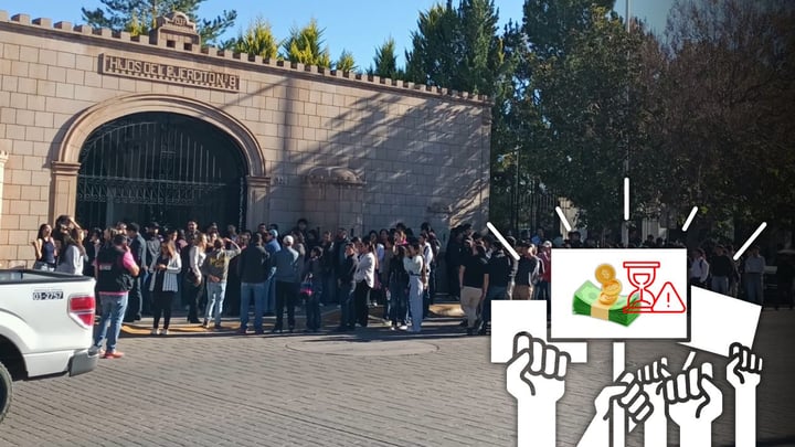 Docentes de Educación a Distancia del ITD se manifiestan en el CCB por pago de salarios atrasados