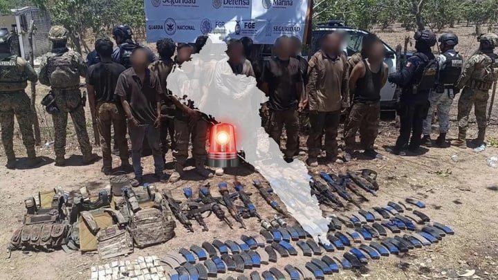 Detiene Marina a 13 presuntos integrantes de ‘Los Chapitos’ tras operativo en Sinaloa