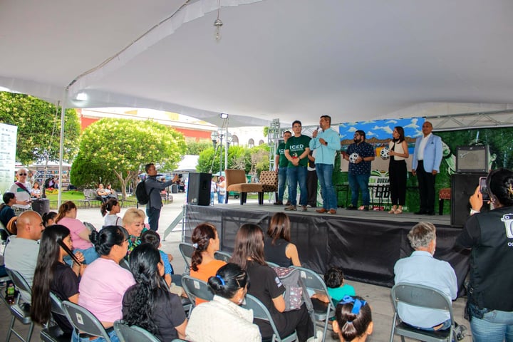El corazón de la ciudad registró una importante afluencia de lectores, estudiantes y familias que se dieron cita en el primer fin de semana de la fiesta de las letras