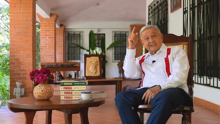 'La mejor presidenta del mundo': AMLO dedica nuevo libro a Sheinbaum tras reaparecer