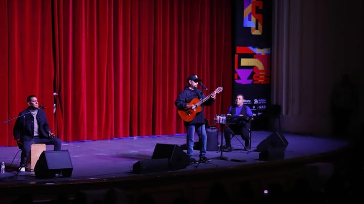 Nicho Hinojosa y su noche de trova en Durango
