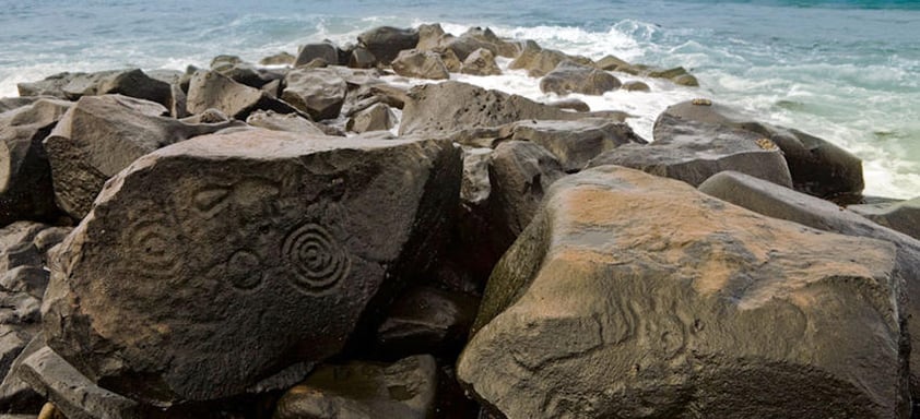 También en el plano cultural, vale la pena "darse una vuelta" por Las Labradas, considerado el sitio de arte rupestre más importante del continente americano y que incluso le ha valido ser conocido como "El Tulum del pacífico mexicano".