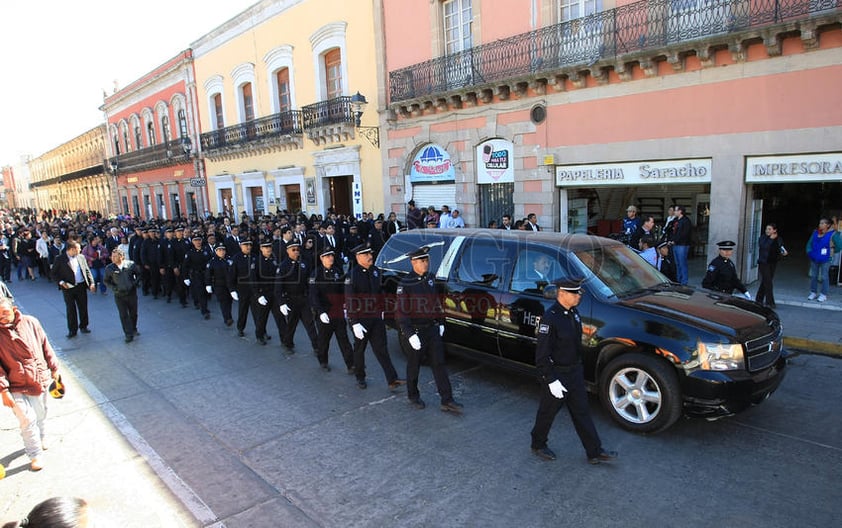 El día de hoy, la avenida 20 Noviembre y calle 5 de Febrero, desde Pasteur hasta Hidalgo, permanecieron cerradas a la circulación vehicular, para dar paso al cortejo fúnebre de Jorge Herrera Delgado.