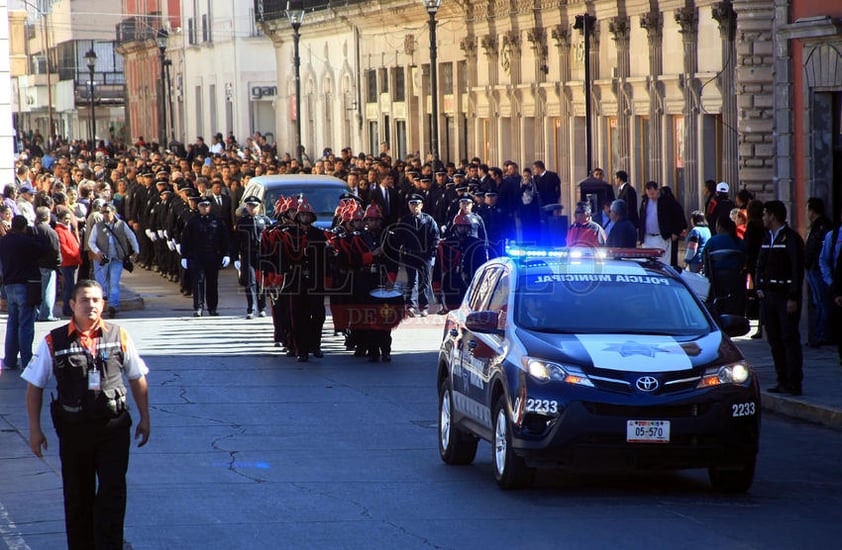 El día de hoy, la avenida 20 Noviembre y calle 5 de Febrero, desde Pasteur hasta Hidalgo, permanecieron cerradas a la circulación vehicular, para dar paso al cortejo fúnebre de Jorge Herrera Delgado.