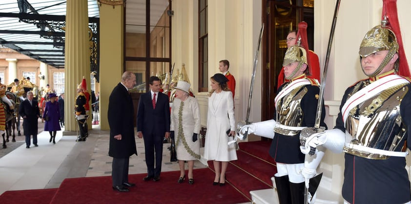 La ceremonia en el Palacio, dio inicio a la visita de Enrique Peña Nieto en Inglaterra.