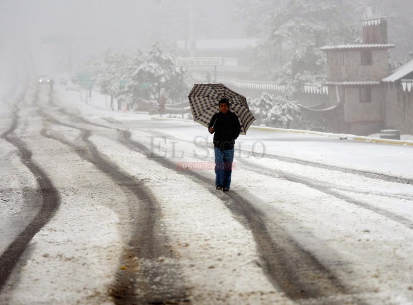 El gobierno estatal ha enviado 8 mil paquetes invernales a familias afectadas.