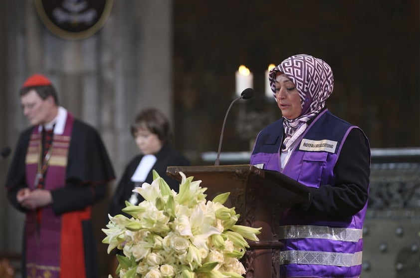 Trabajadores de emergencia compartieron su experiencia y expresaron su sentir sobre el suceso que llenó de rabia y terror al mundo.