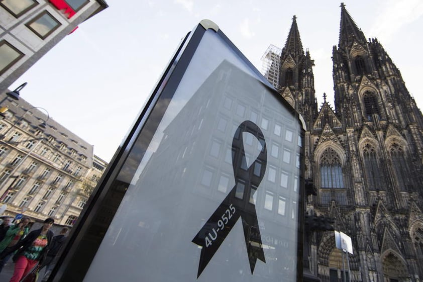 La catedral de Colonia, fuertemente resguardada, fue el escenario donde se evocó la memoria de los fallecidos.