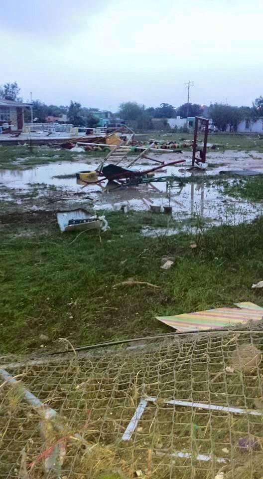 Fueron 40 minutos de lluvia y viento, según los reportes en redes.