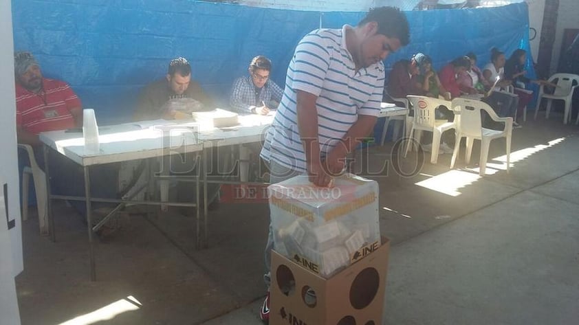 Duranguenses salen a emitir su voto