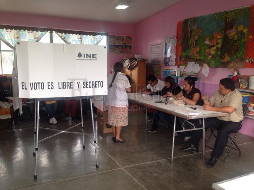 Duranguenses salen a emitir su voto