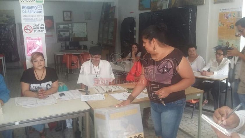 Duranguenses salen a emitir su voto