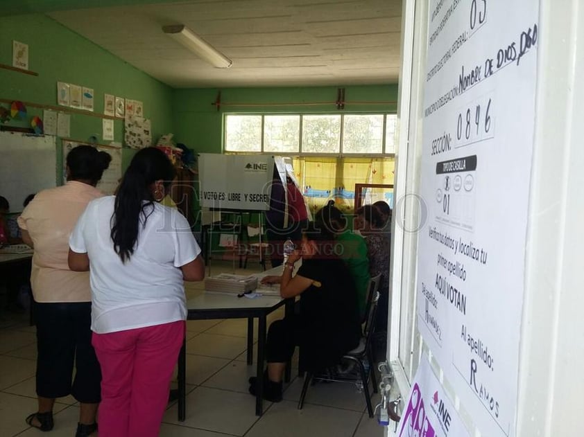 Duranguenses salen a emitir su voto