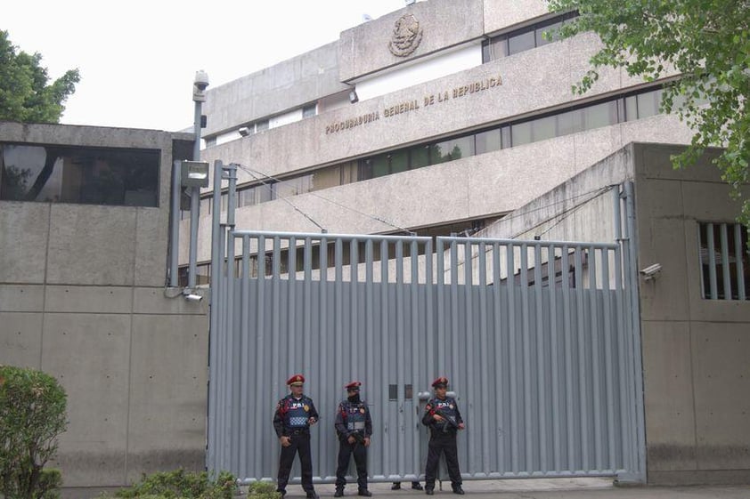 Tras la fuga, 18 elementos de distintas áreas del penal fueron trasladados a la ciudad de México para ser interrogados.