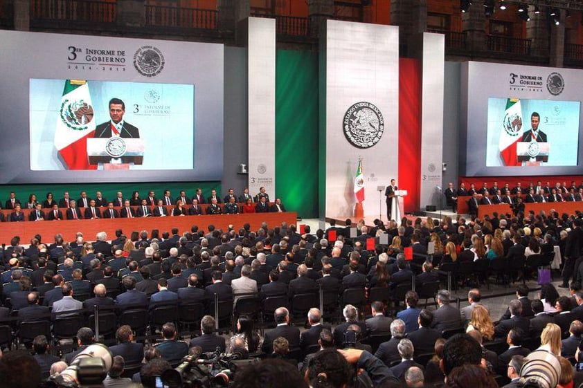 Al mensaje en el Palacio Nacional acudieron los gobernadores de todos los estados del país, los integrantes de Gabinete Presidencial, así como personajes de la política, la cultura y el deporte de México.