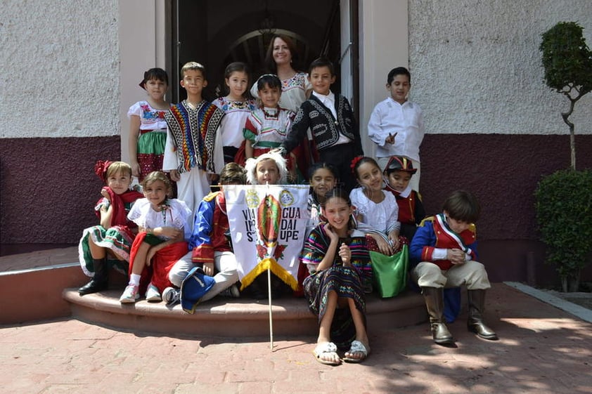 Alumnos del Colegio Ameicano celebraron las fiestas patrias.