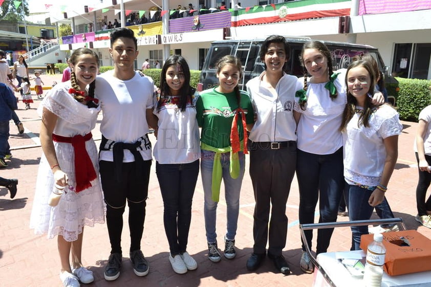 Vanessa, Sergio, Renaa, Marcela, Simón, Yamile y Victoria.