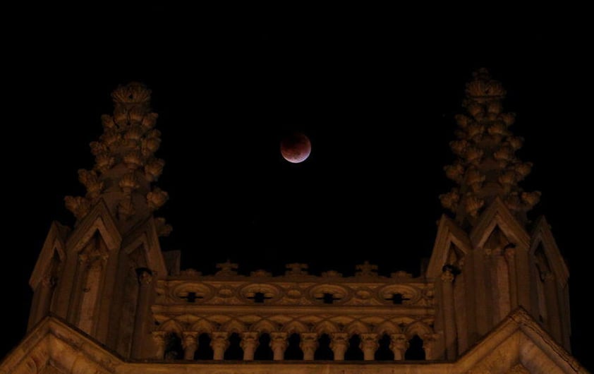 En Colombia, así se pudo observar la "luna de sangre".